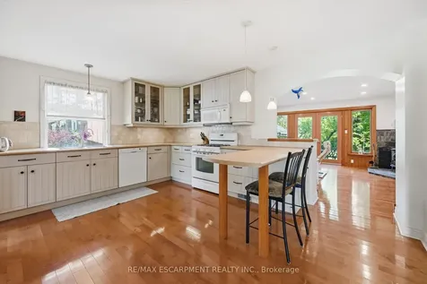 93 Sunning Hill Avenue Hamilton ON L8T 1B6
