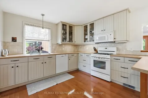 93 Sunning Hill Avenue Hamilton ON L8T 1B6
