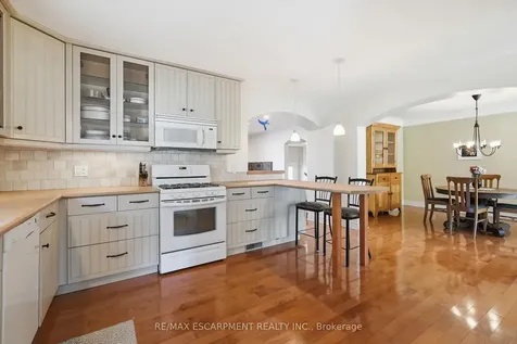 93 Sunning Hill Avenue Hamilton ON L8T 1B6