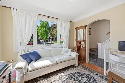 93 Sunning Hill Avenue Hamilton ON L8T 1B6