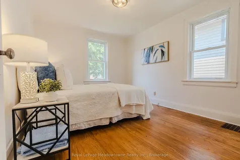 21 Elgin Street N Cambridge ON N1R 5G8