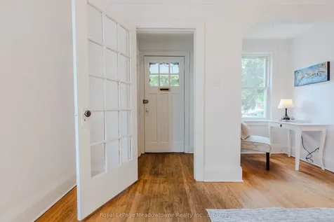 21 Elgin Street N Cambridge ON N1R 5G8
