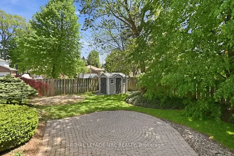 2 Meadowbrook Lane Pelham ON L0S 1E4