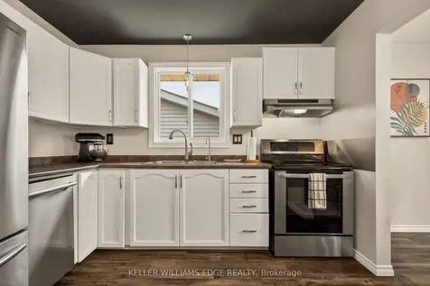 52 Latzer Crescent Brantford ON N3V 1E1