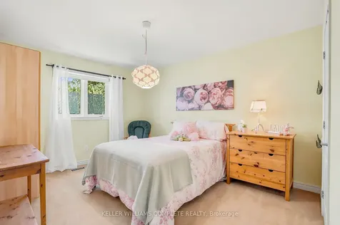 16 Oldmill Road Hamilton ON L9G 5E2