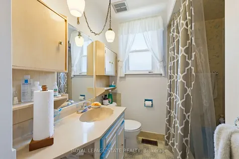 257 West 2nd Street Hamilton ON L9C 3G6