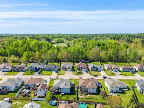 663 Fairview Avenue S Laurentian Valley ON K8A 8N4