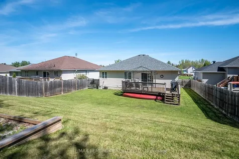 663 Fairview Avenue S Laurentian Valley ON K8A 8N4