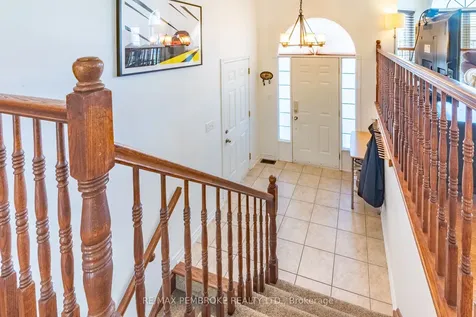 663 Fairview Avenue S Laurentian Valley ON K8A 8N4