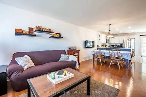 663 Fairview Avenue S Laurentian Valley ON K8A 8N4