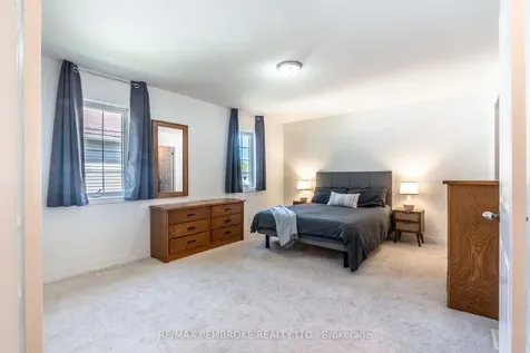 663 Fairview Avenue S Laurentian Valley ON K8A 8N4