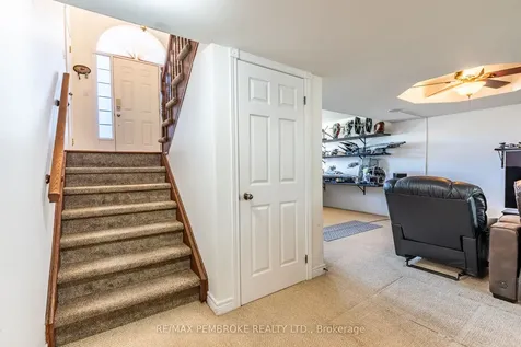 663 Fairview Avenue S Laurentian Valley ON K8A 8N4