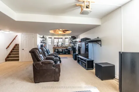 663 Fairview Avenue S Laurentian Valley ON K8A 8N4