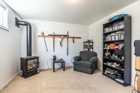 663 Fairview Avenue S Laurentian Valley ON K8A 8N4