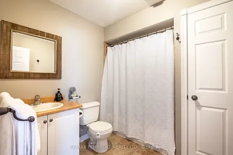 663 Fairview Avenue S Laurentian Valley ON K8A 8N4