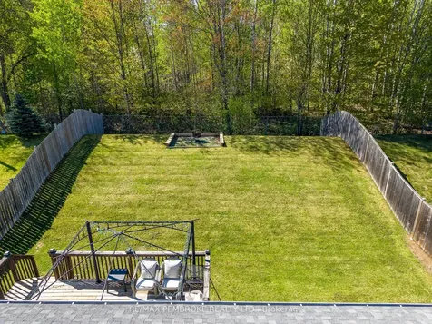 663 Fairview Avenue S Laurentian Valley ON K8A 8N4