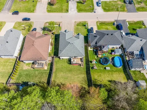 663 Fairview Avenue S Laurentian Valley ON K8A 8N4