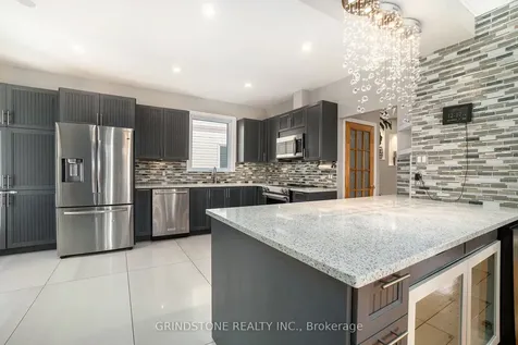 95 Evanshen Crescent Kanata ON K2K 2X7
