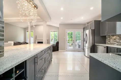 95 Evanshen Crescent Kanata ON K2K 2X7