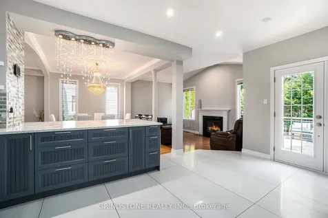 95 Evanshen Crescent Kanata ON K2K 2X7