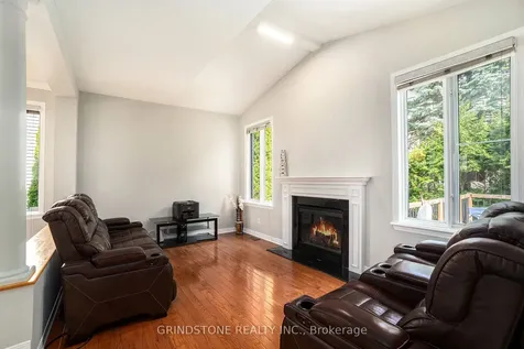 95 Evanshen Crescent Kanata ON K2K 2X7