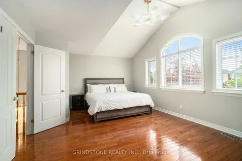 95 Evanshen Crescent Kanata ON K2K 2X7