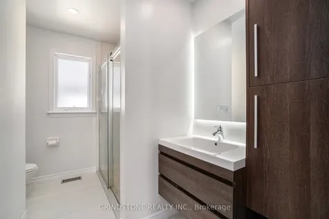 95 Evanshen Crescent Kanata ON K2K 2X7