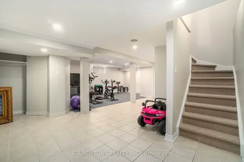95 Evanshen Crescent Kanata ON K2K 2X7