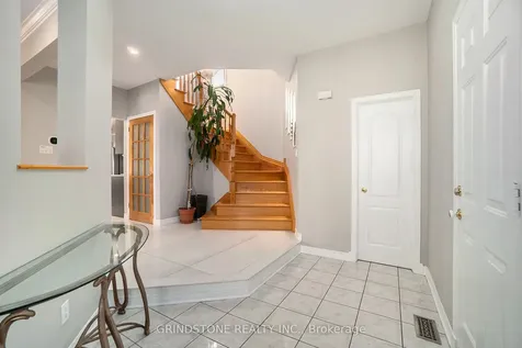 95 Evanshen Crescent Kanata ON K2K 2X7