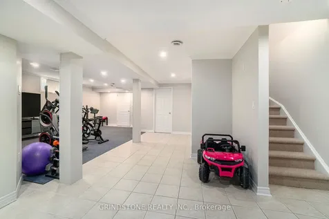 95 Evanshen Crescent Kanata ON K2K 2X7