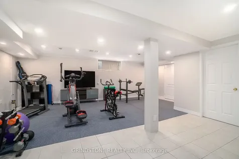95 Evanshen Crescent Kanata ON K2K 2X7