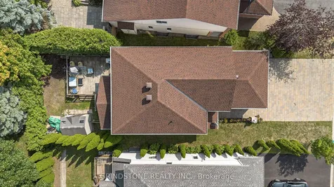 95 Evanshen Crescent Kanata ON K2K 2X7