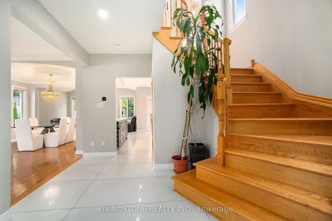 95 Evanshen Crescent Kanata ON K2K 2X7