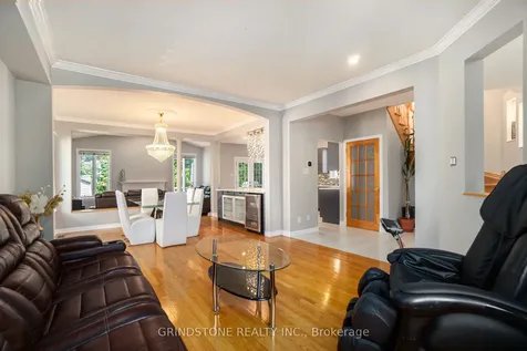 95 Evanshen Crescent Kanata ON K2K 2X7
