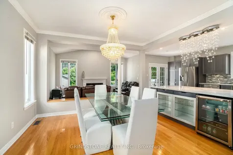 95 Evanshen Crescent Kanata ON K2K 2X7