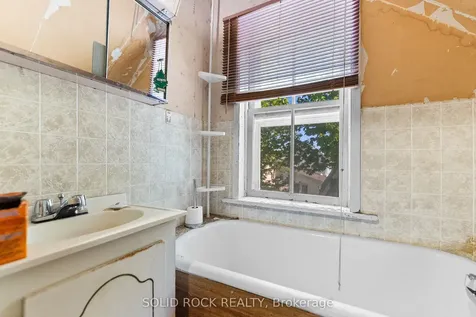 38 Hugh Street S Arnprior ON K7S 2V6