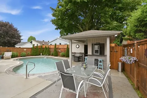 27 Woodrush Avenue Welland ON L3C 6S6