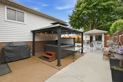 27 Woodrush Avenue Welland ON L3C 6S6