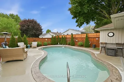 27 Woodrush Avenue Welland ON L3C 6S6