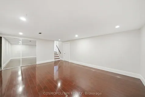82 Stoney Brook Drive Hamilton ON L8G 3V6