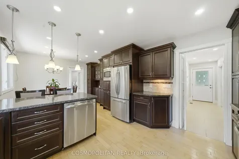 82 Stoney Brook Drive Hamilton ON L8G 3V6