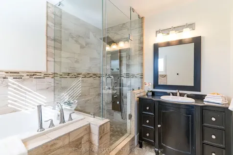 2 Orvieto Court Hamilton ON L8E 5W1