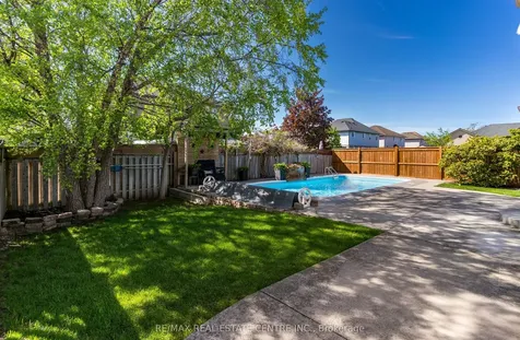 2 Orvieto Court Hamilton ON L8E 5W1