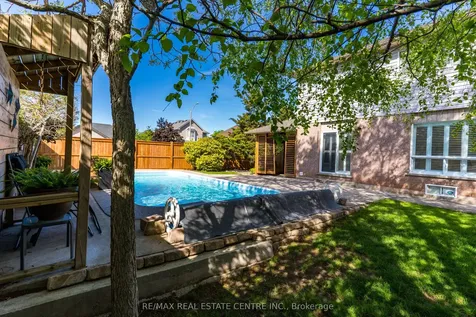 2 Orvieto Court Hamilton ON L8E 5W1