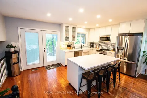 11 Sheldonbury Court St. Catharines ON L2N 6G8