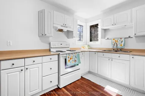 116 Mcclintock Way Kanata ON K2L 2A4