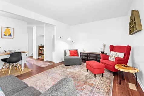 116 Mcclintock Way Kanata ON K2L 2A4