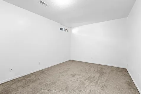 116 Mcclintock Way Kanata ON K2L 2A4