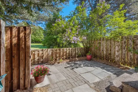 116 Mcclintock Way Kanata ON K2L 2A4