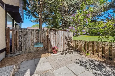 116 Mcclintock Way Kanata ON K2L 2A4